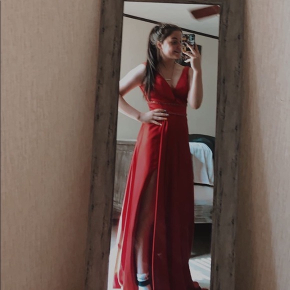 I’m selling this beautiful dress, i never actually wore this to prom. - Picture 1 of 3